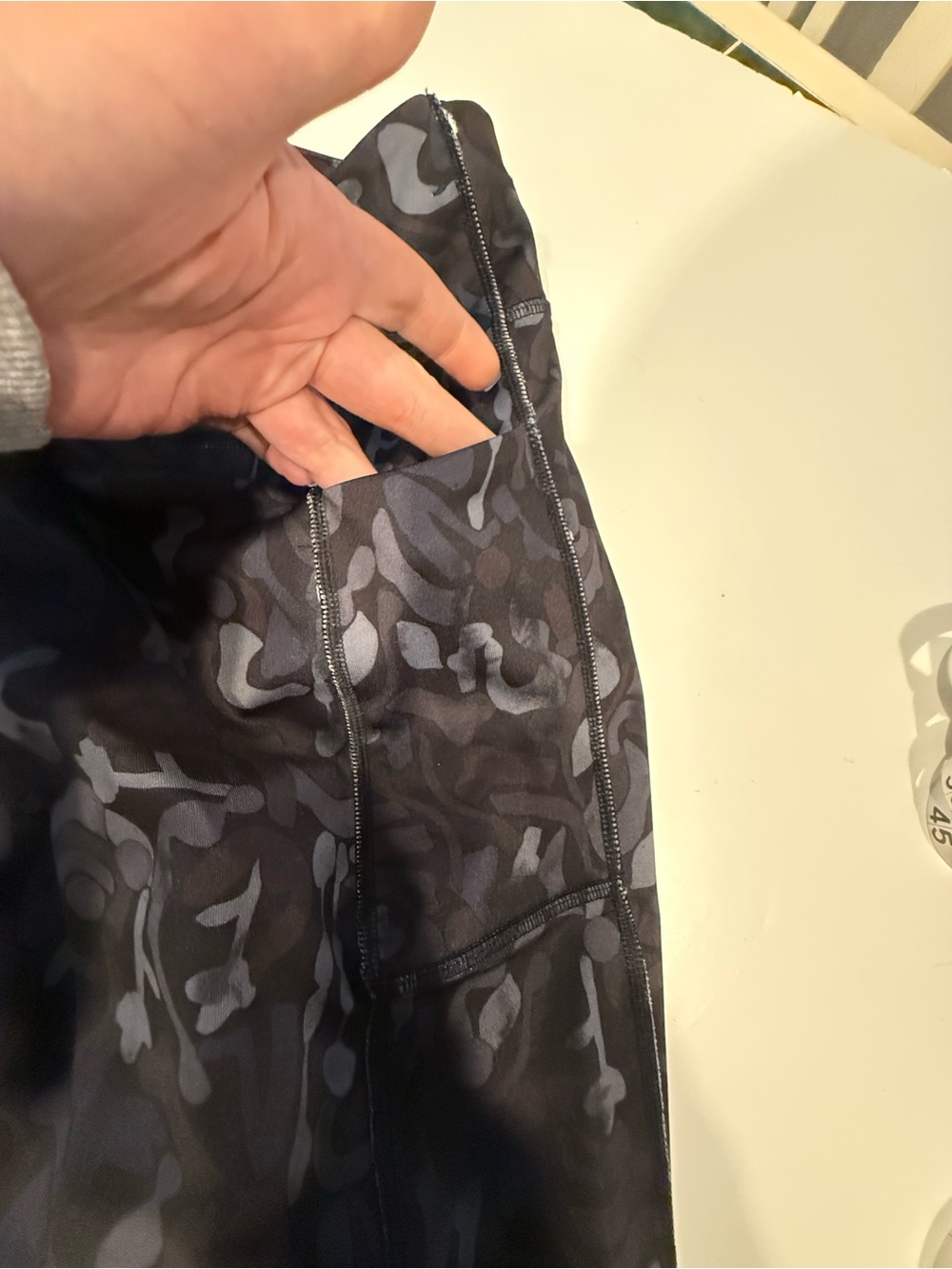TEK GEAR WOMENS BLACK CAMO BIKE SHORTS SIZE MEDIUM - Picture 3 of 4